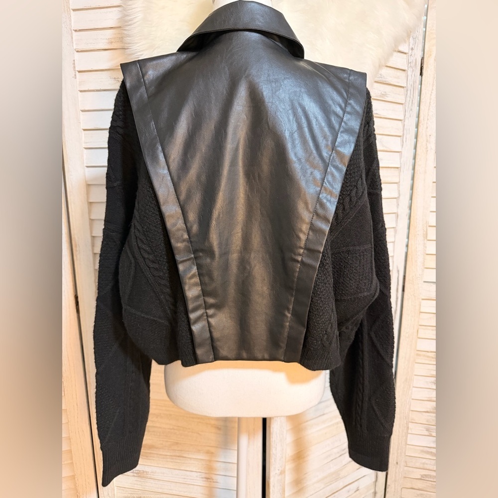 Elegant Black Leather Women's Jacket - Picture 2 of 9